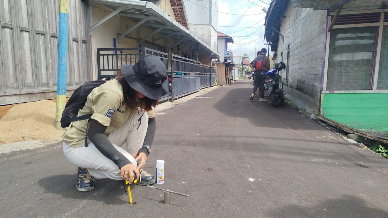 Tim Teknis Dinas Perkimtan Bersama Konsultan Lakukan Opname Fisik Pekerjaan di Gg. Saudara dan Gg. Damai, Kelurahan Buntok Kota